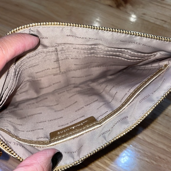 Michael Kors medium Panel Quilted pouch wristlet gold zip top - Picture 6 of 9